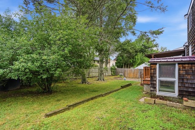 6 Devine Rd, Randolph, MA 02368