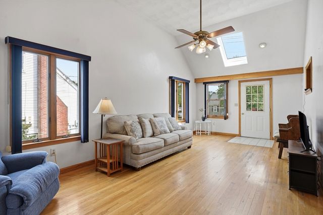6 Devine Rd, Randolph, MA 02368