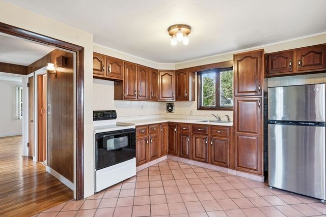 6 Devine Rd, Randolph, MA 02368