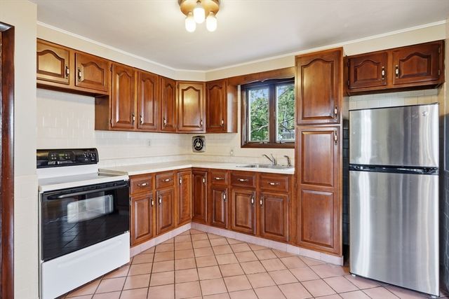 6 Devine Rd, Randolph, MA 02368