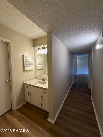 200 High Meadows Boulevard Apt 121, Lafayette, LA 70507