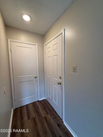 200 High Meadows Boulevard Apt 121, Lafayette, LA 70507