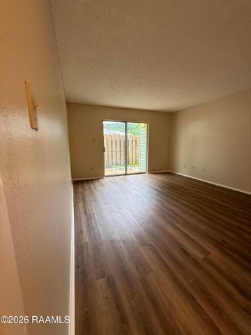 200 High Meadows Boulevard Apt 121, Lafayette, LA 70507