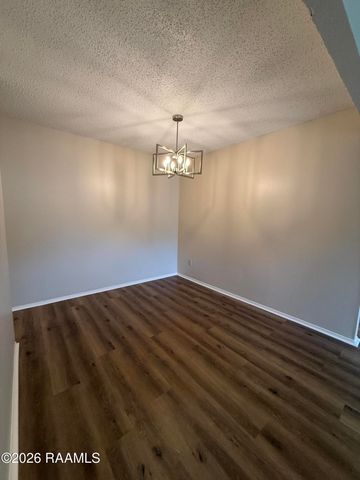 200 High Meadows Boulevard Apt 121, Lafayette, LA 70507