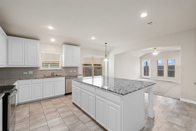 145 Wilson Cliff Drive, White Settlement, TX 76108