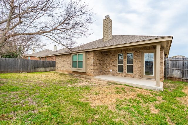 145 Wilson Cliff Drive, White Settlement, TX 76108