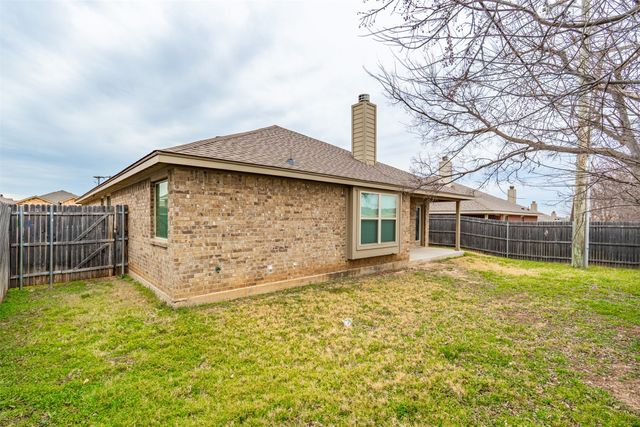 145 Wilson Cliff Drive, White Settlement, TX 76108