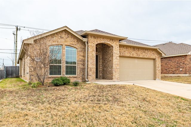 145 Wilson Cliff Drive, White Settlement, TX 76108