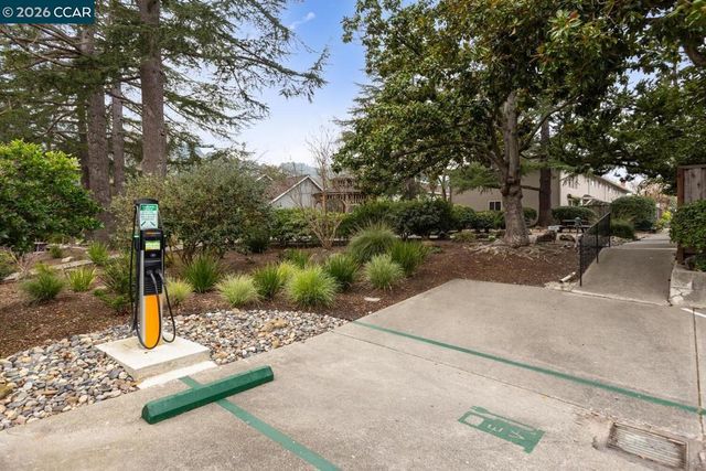 183 Miramonte Dr, Moraga, CA 94556