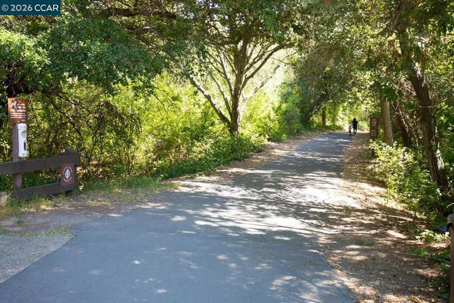 183 Miramonte Dr, Moraga, CA 94556