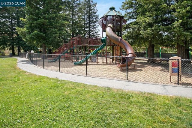 183 Miramonte Dr, Moraga, CA 94556