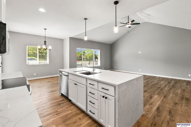 9228 S 71 Avenue, Papillion, NE 68133