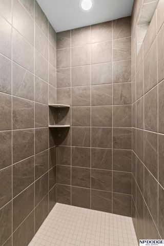 9228 S 71 Avenue, Papillion, NE 68133