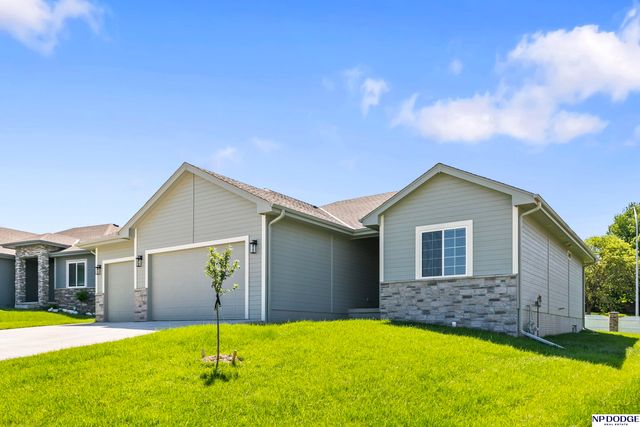 9228 S 71 Avenue, Papillion, NE 68133