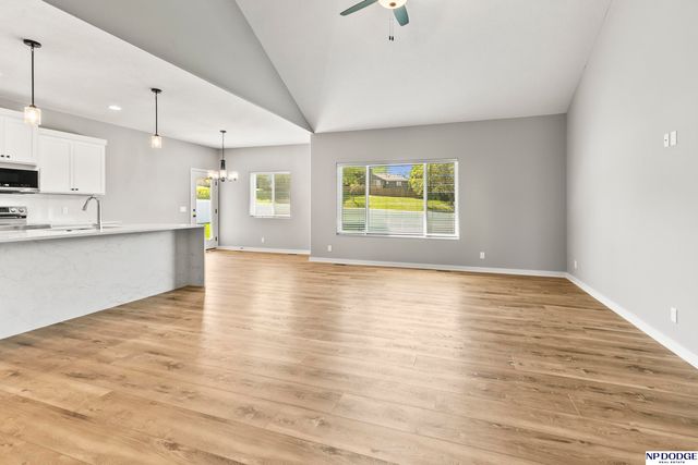 9228 S 71 Avenue, Papillion, NE 68133