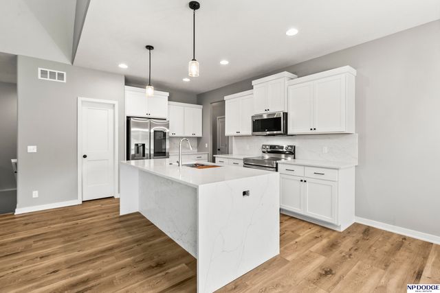 9228 S 71 Avenue, Papillion, NE 68133