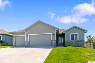9228 S 71 Avenue, Papillion, NE 68133