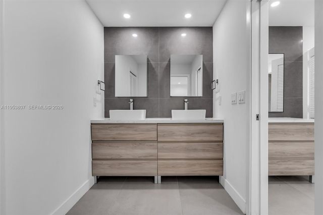 1769 Wa Kee Na Dr, Miami, FL 33133