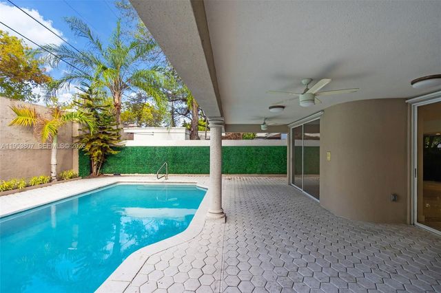 1769 Wa Kee Na Dr, Miami, FL 33133