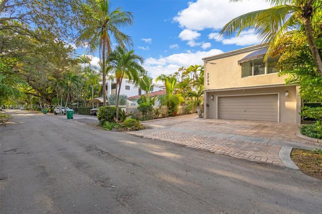 1769 Wa Kee Na Dr, Miami, FL 33133