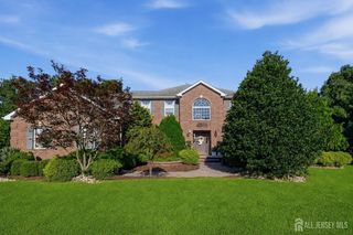 2 Butternut Lane, Monroe, NJ 08831