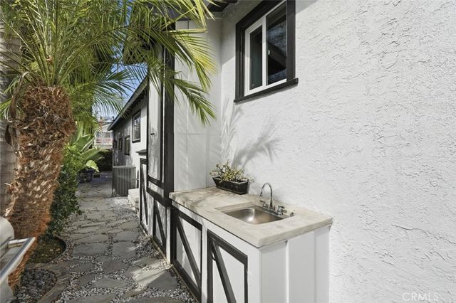 3013 Maple Avenue, Manhattan Beach, CA 90266