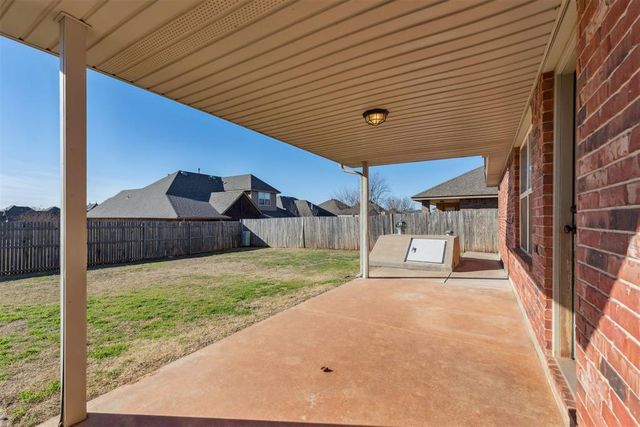 2504 SE 11th Street, Moore, OK 73160