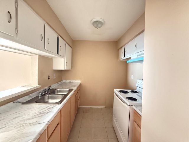 7200 Clarewood Drive 605, Houston, TX 77036