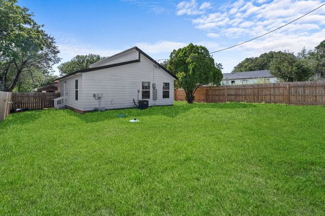 5811 Lake Granbury Trail, Granbury, TX 76048