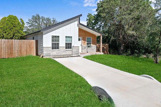 5811 Lake Granbury Trail, Granbury, TX 76048