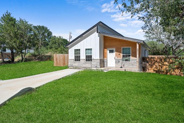 5811 Lake Granbury Trail, Granbury, TX 76048