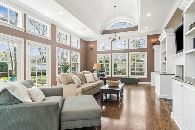 630 S Beverly Lane, Arlington Heights, IL 60005