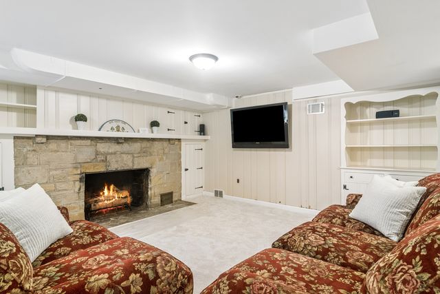 630 S Beverly Lane, Arlington Heights, IL 60005