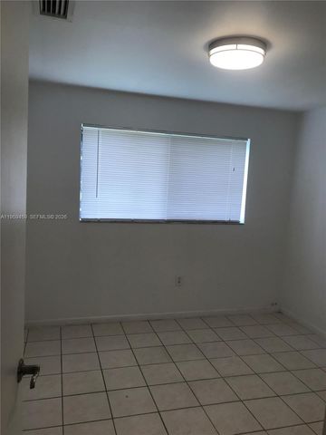 1017 SW 8th St 1-4, Hallandale Beach, FL 33009