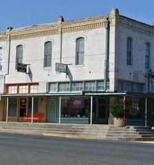 2 Depot SQ E, Elgin, TX 78621