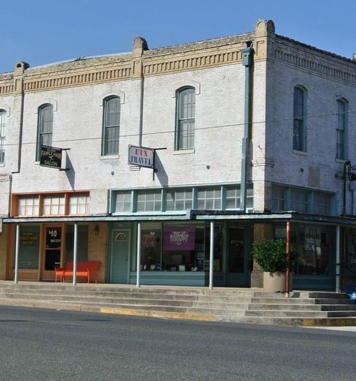2 Depot SQ E, Elgin, TX 78621