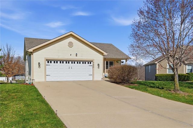 704 Highland Drive, Leavenworth, KS 66048