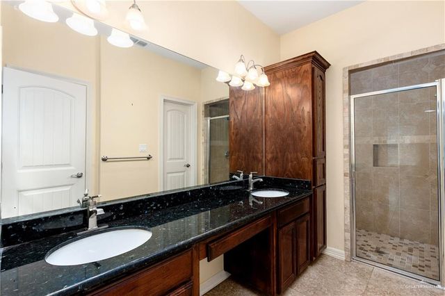 5220 E Curve Road, Edinburg, TX 78542