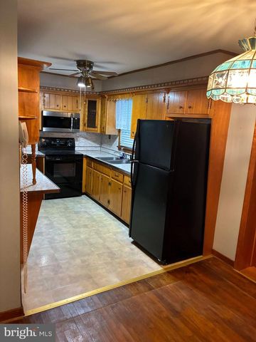 11 W HIGHLAND AVE, Enola, PA 17025