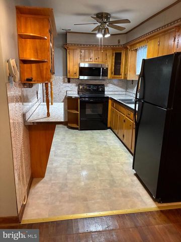 11 W HIGHLAND AVE, Enola, PA 17025