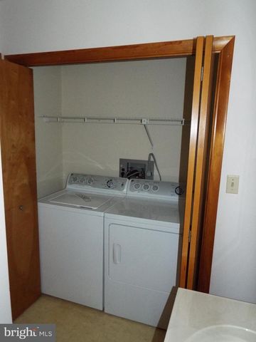 11 W HIGHLAND AVE, Enola, PA 17025