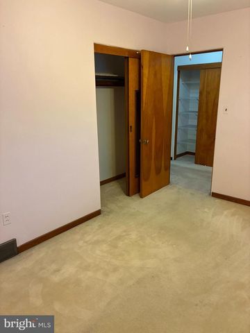 11 W HIGHLAND AVE, Enola, PA 17025