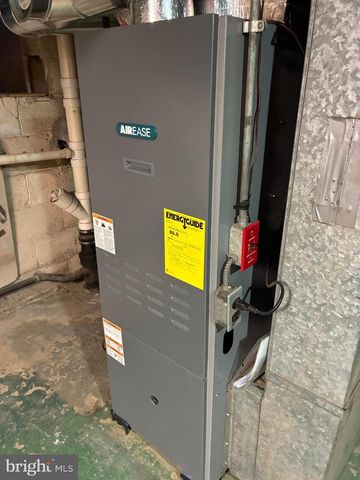 11 W HIGHLAND AVE, Enola, PA 17025