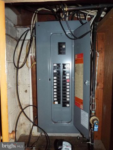 11 W HIGHLAND AVE, Enola, PA 17025