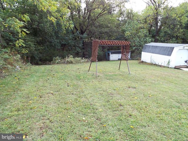 11 W HIGHLAND AVE, Enola, PA 17025