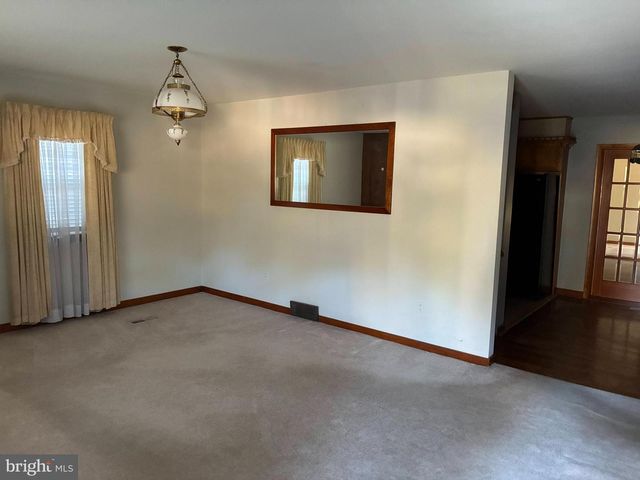 11 W HIGHLAND AVE, Enola, PA 17025