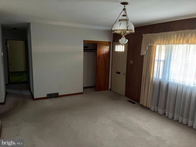 11 W HIGHLAND AVE, Enola, PA 17025