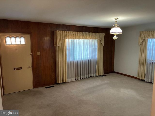 11 W HIGHLAND AVE, Enola, PA 17025