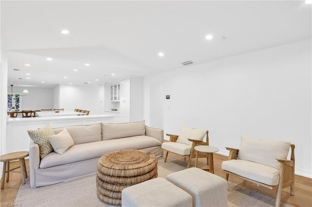 4870 Whispering Pine WAY, Naples, FL 34103