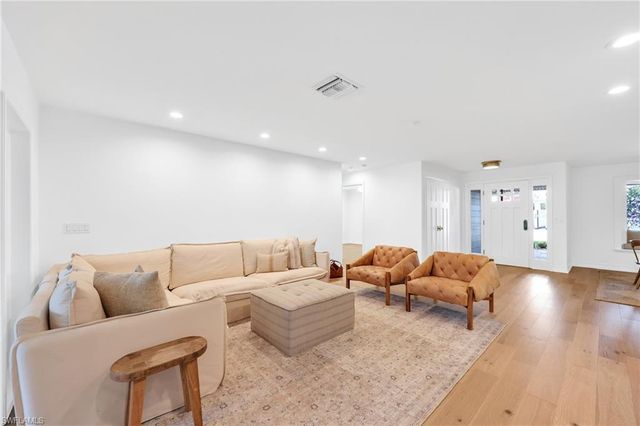 4870 Whispering Pine WAY, Naples, FL 34103